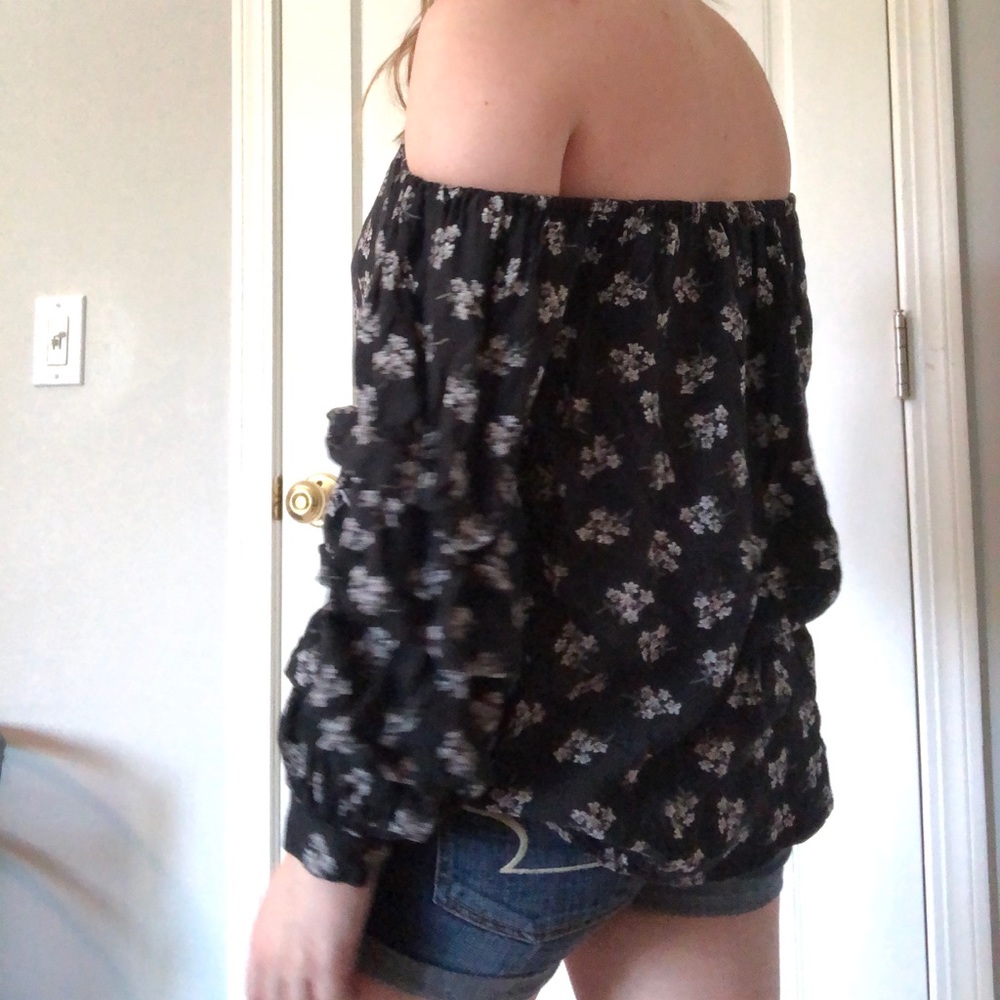 AE Ruffle Sleeve Off the Shoulder Top - Picture 4 of 6